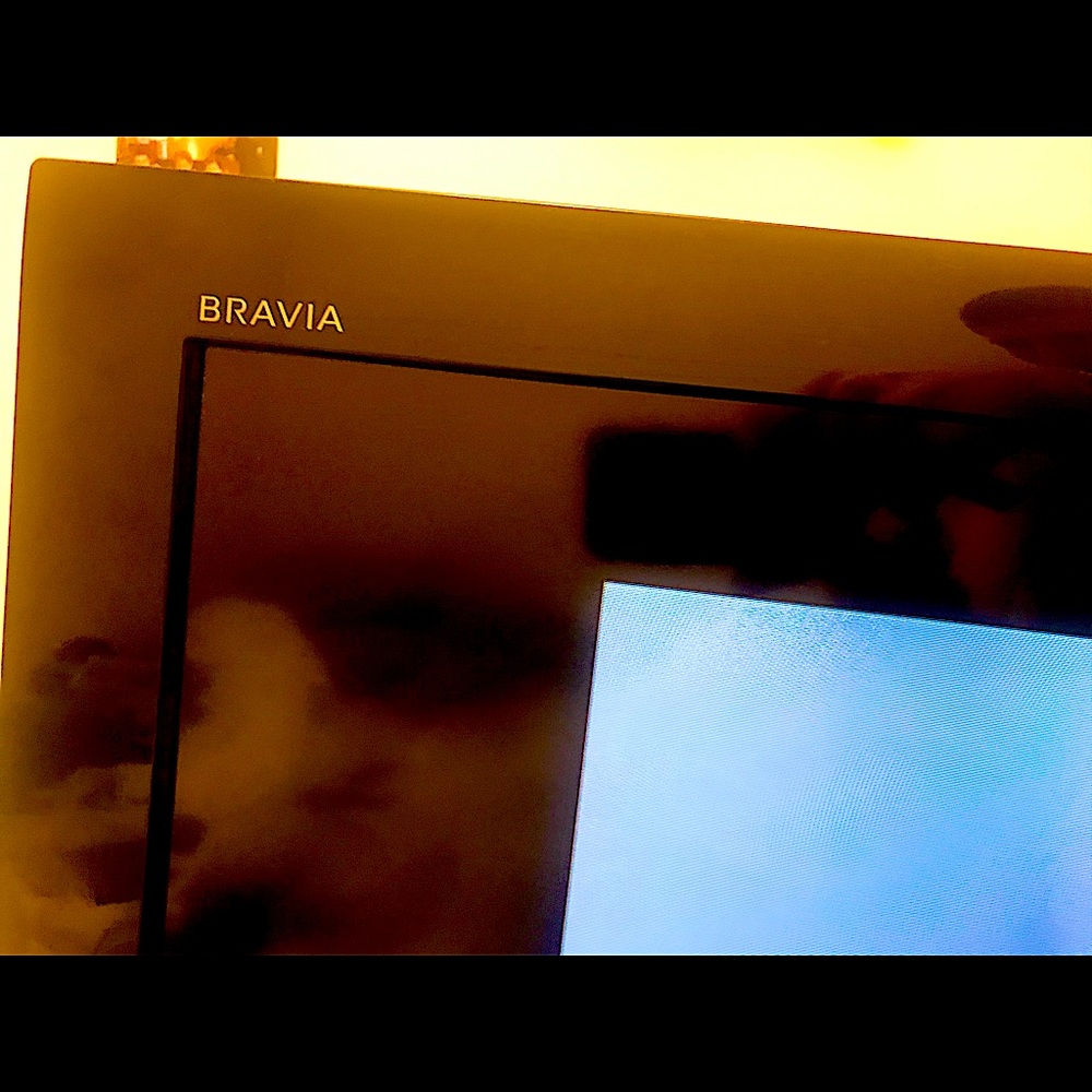 - Sony INSIGNIA 40’’ T.V - Picture 2 of 7